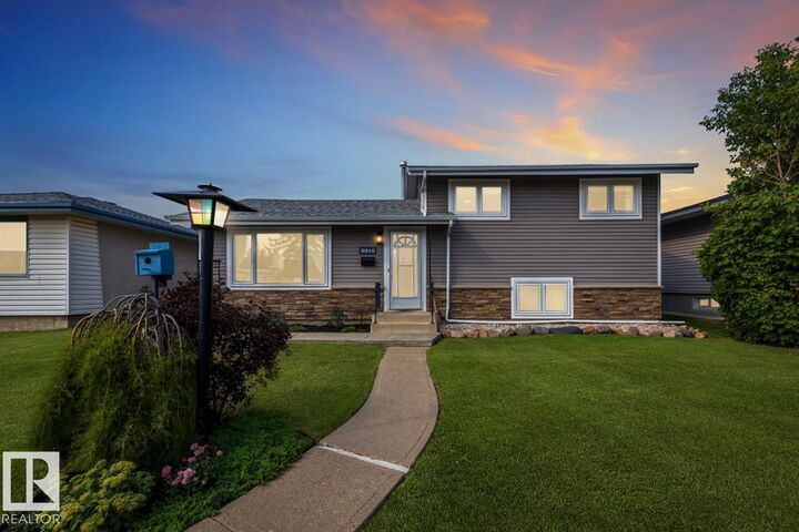 8910 162 Street NW  Edmonton AB T5R 2M4 photo