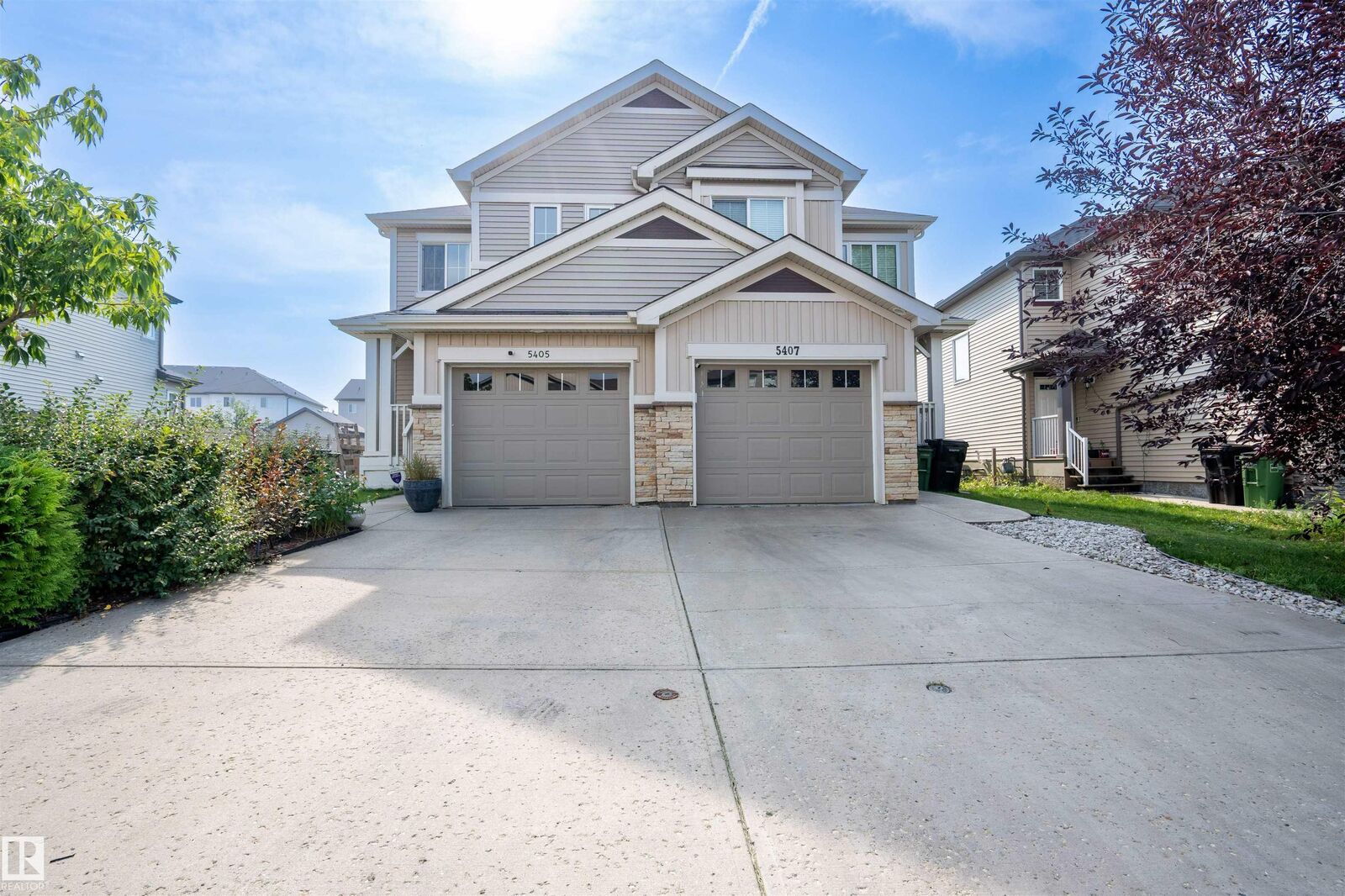 Property Photo: 5405 15 Avenue SW AB T6X 1R5