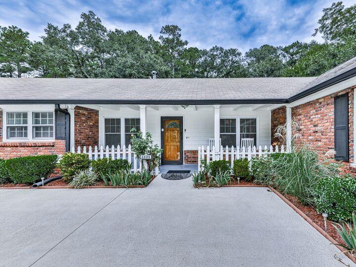 Property Photo: 3605 Shallowford Road GA 30062