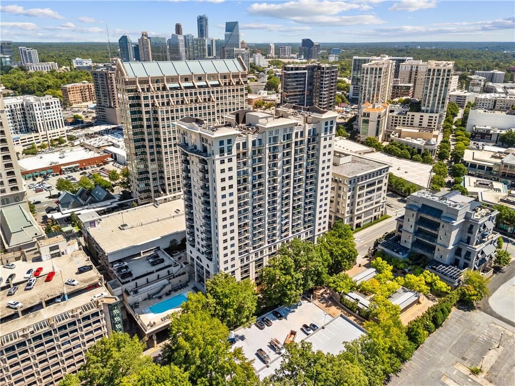 Property Photo: 3040 Peachtree Road NW 1013 GA 30305