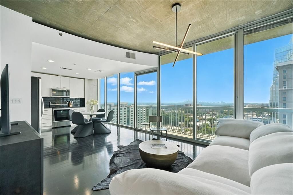 Property Photo: 3324 Peachtree Road 1712 GA 30326