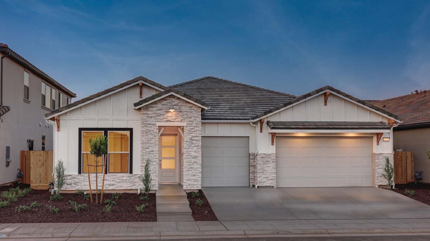 Property Photo: 935 Talus Way S CA 93636