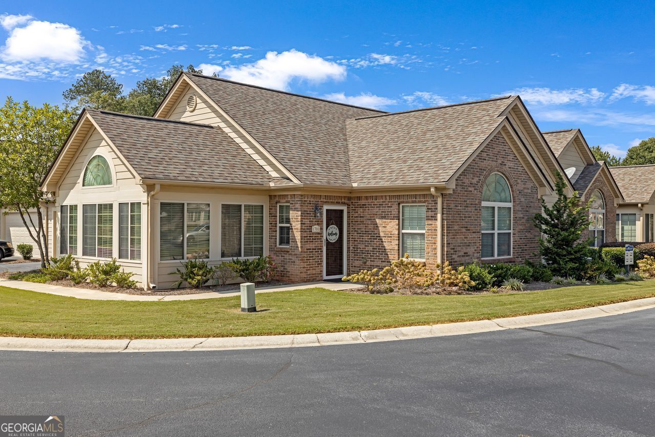 Property Photo: 1701 Silver Summit GA 30094