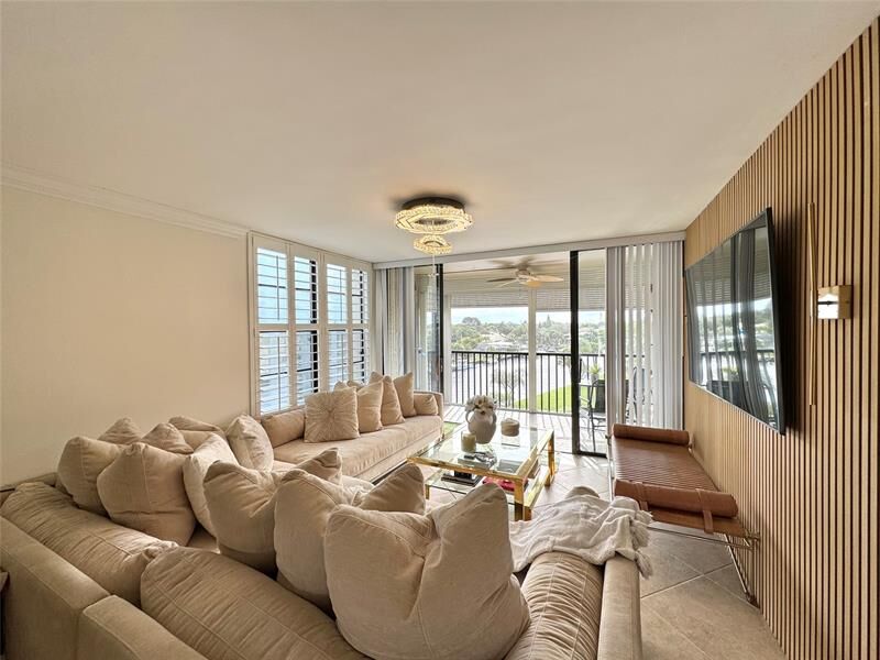 Property Photo: 8 Royal Palm Way 501 FL 33432