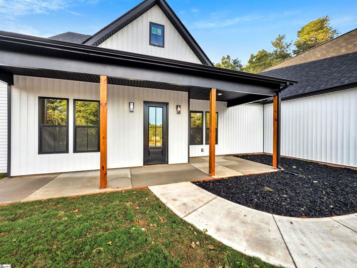Property Photo:  1350 Old Canaan Road  SC 29306-6502 