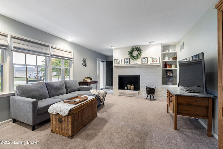 Property Photo:  111 Hurstland Dr  KY 40004 