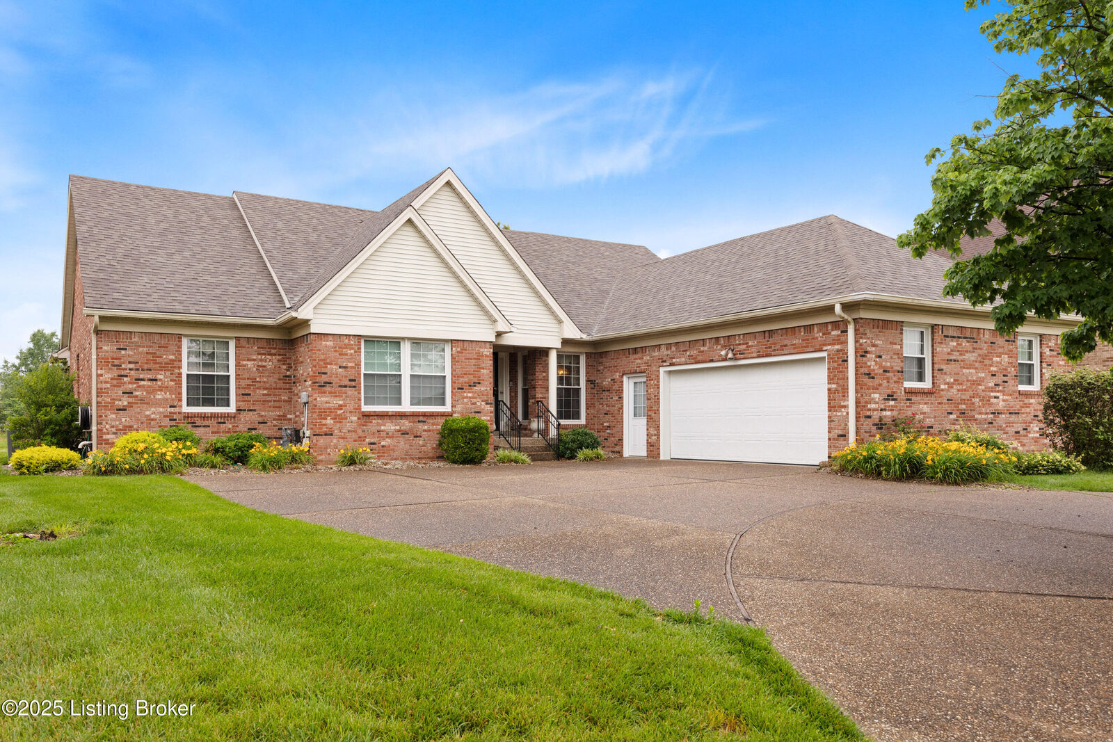 Property Photo:  8208 Bohannon Station Rd  KY 40291 