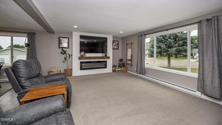 Property Photo: 1124 Chestnut Lane ND 58523