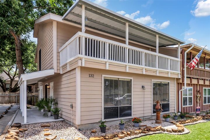 Property Photo:  132 April Point Drive N  TX 77356 