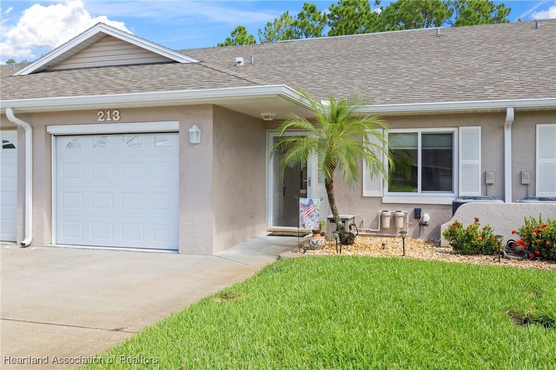 Property Photo: 213 Country Club Drive FL 33852