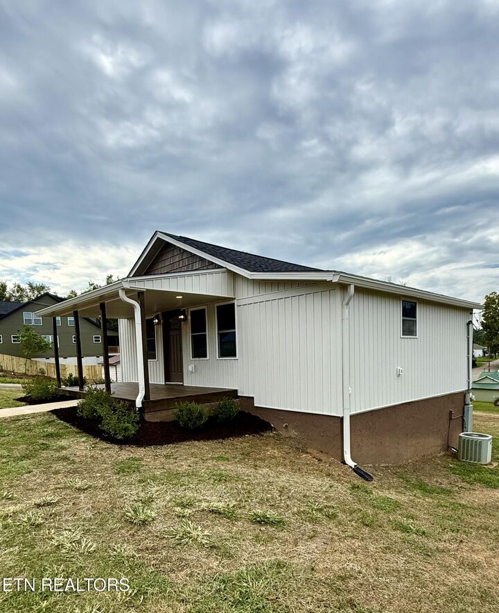 Property Photo:  929 E Drive E  TN 37920 