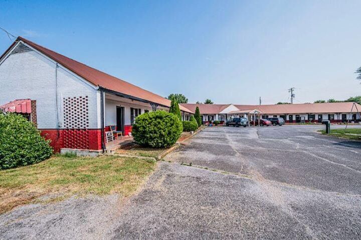 Property Photo:  415 N Dixie Highway  KY 42127 