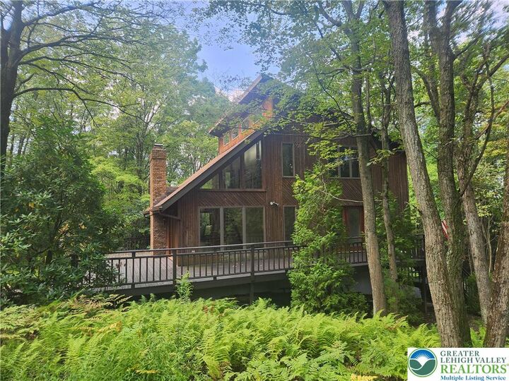 Property Photo: 1385 Stagecoach Road W PA 18017