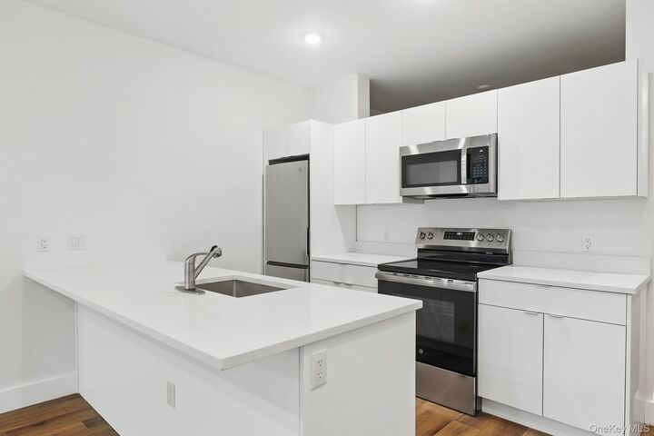 Property Photo: 199 E Post Road 405 NY 10601