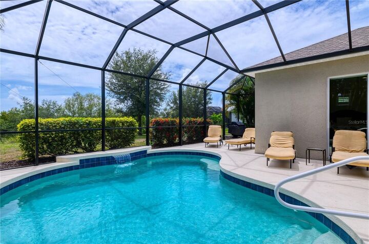 Property Photo: 4720 Claremont Park Drive FL 34211