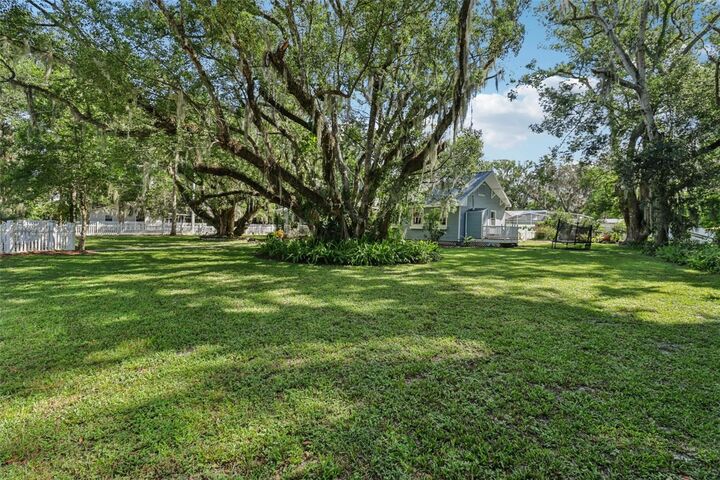Property Photo:  1048 N Grandview Street  FL 32757 