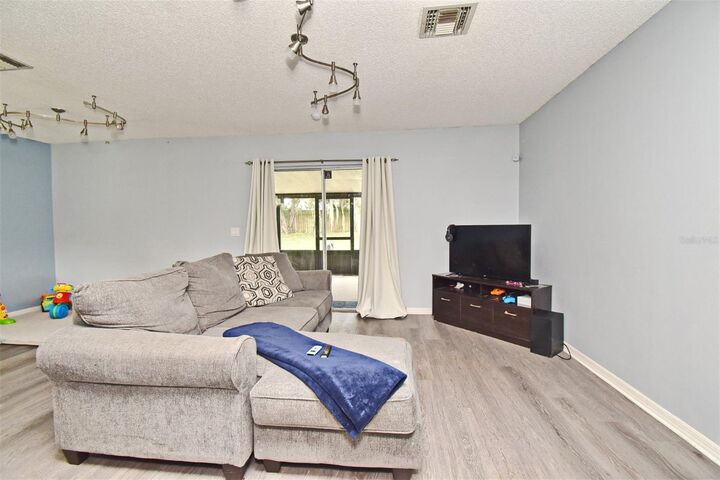 Property Photo: 2031 Little Farms Court FL 32738