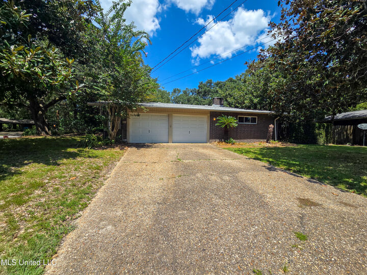 Property Photo:  1040 Del Norte Circle  MS 39581 