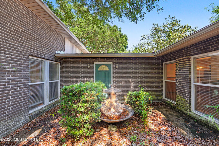 Property Photo:  1040 Del Norte Circle  MS 39581 