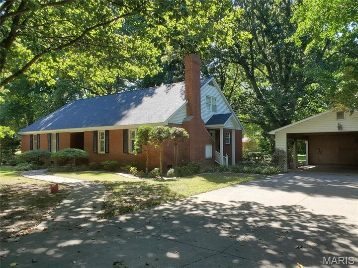 Property Photo:  101 N Stark Street  MO 63834