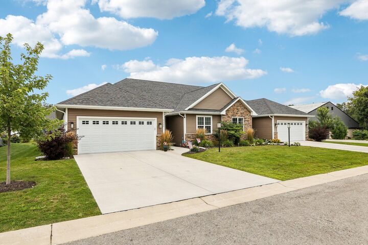 5203 Briarwood Cir  Caledonia WI 53402 photo