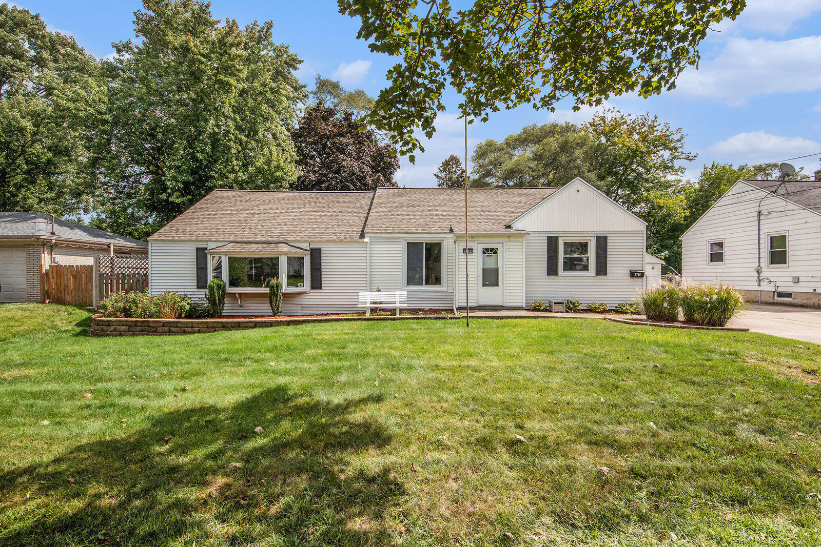 Property Photo:  2746 Tennyson Drive SW  MI 49509 