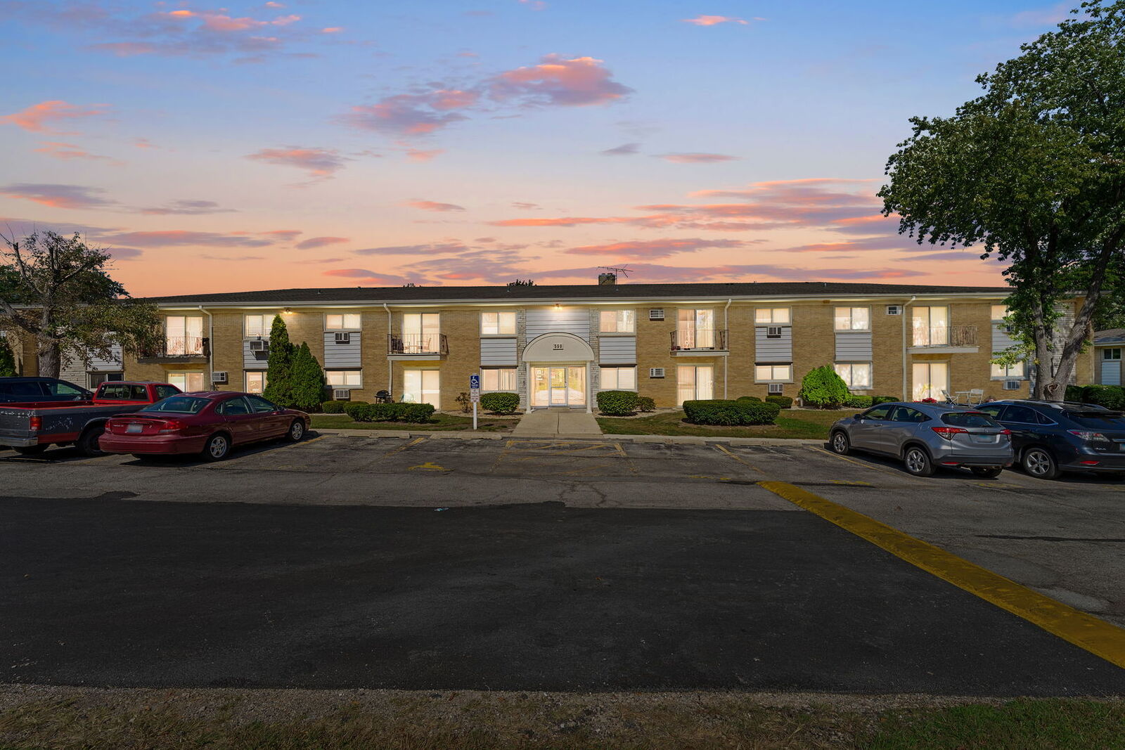 Property Photo:  550 Chase Drive 2  IL 60514 