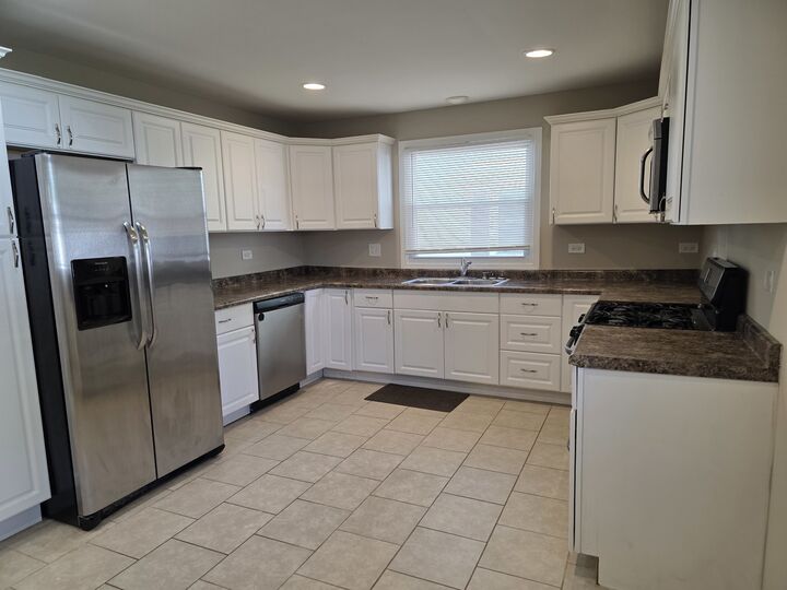 Property Photo: 1818 S 4th Place IL 60174