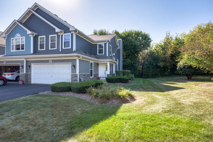 Property Photo: 361 W Prairie Circle 361 IL 60143