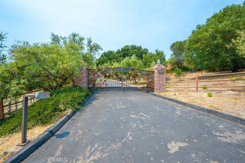 Property Photo:  1685 Corbett Highlands Place  CA 93420 