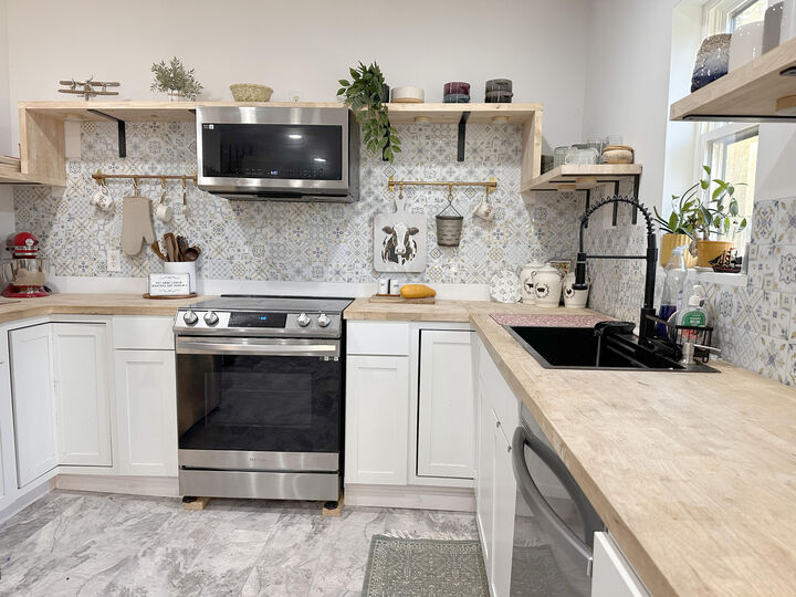 Property Photo: 534 Whitefield Road ME 04345
