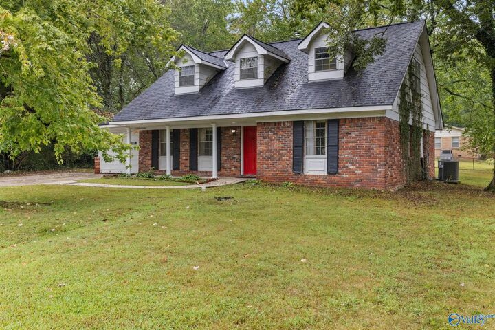 Property Photo: 11028 Jean Road SE AL 35803