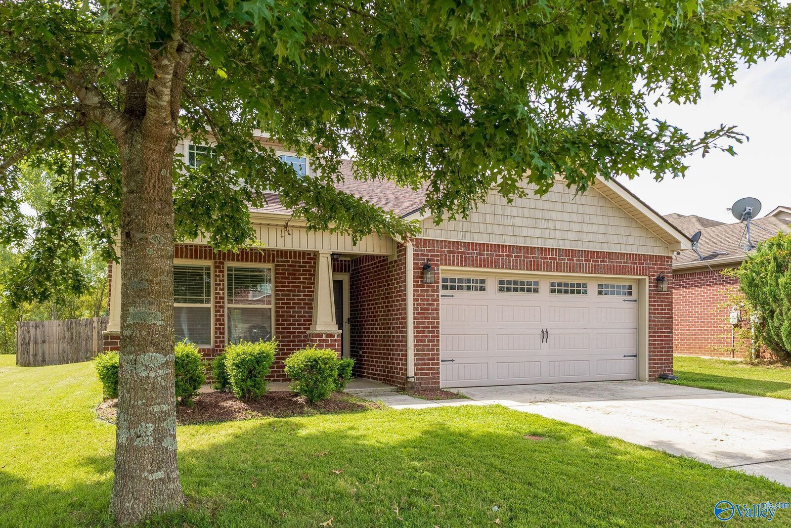 Property Photo:  150 Gardengate Drive  AL 35749 