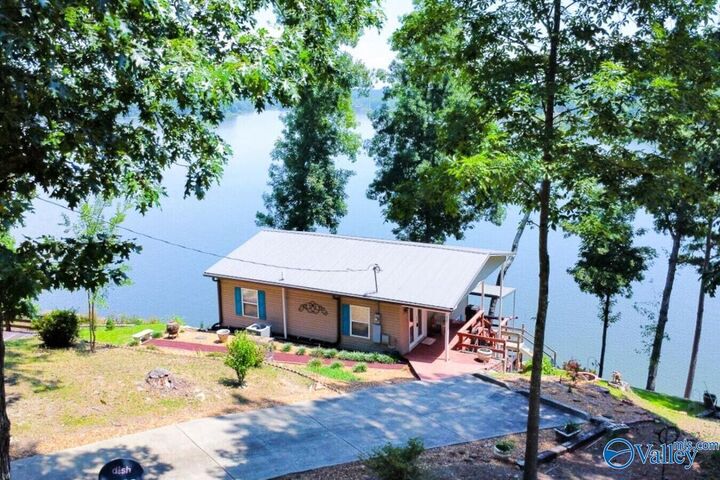 Property Photo: 327 County Road 405 AL 35983