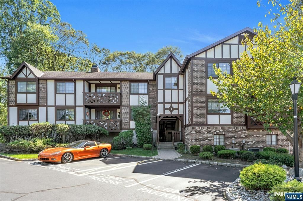 Property Photo:  1008 Thoreau Court  NJ 07430 