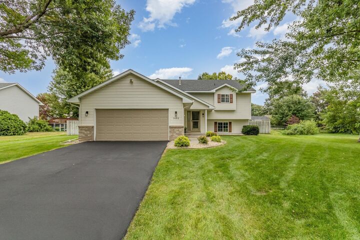 Property Photo:  1402 Bluebill Boulevard  MN 55313 