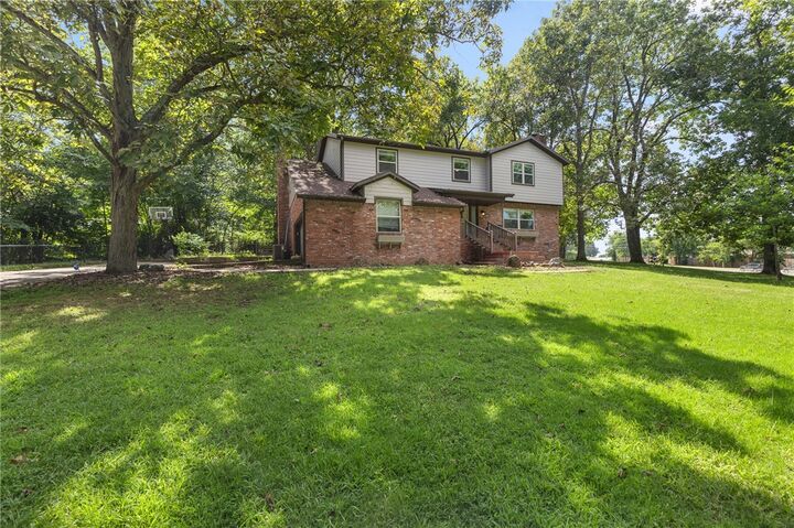 Property Photo: 2825 E Inwood Lane AR 72701