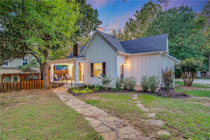 319 S College Avenue  Fayetteville AR 72701 photo