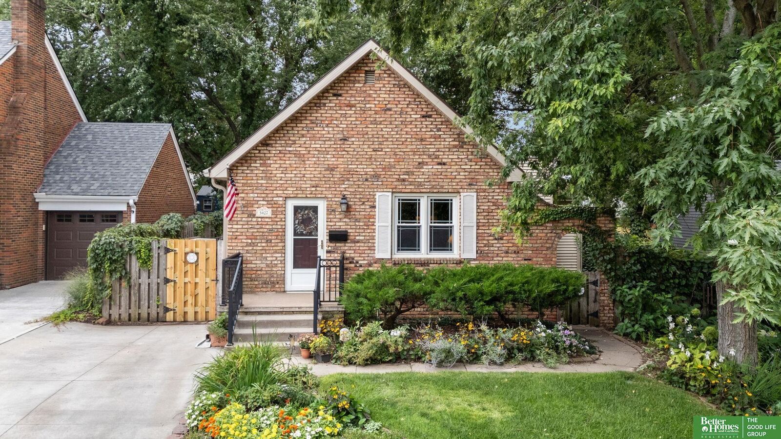 Property Photo:  5427 Parker Street  NE 68104-9999 