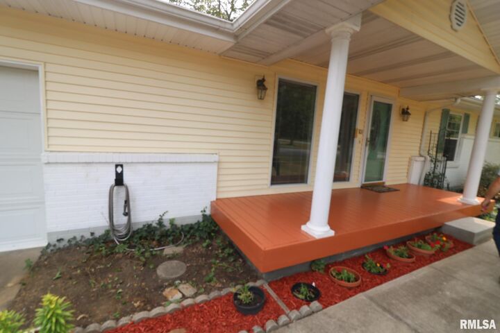 Property Photo: 101 Lingale Street IL 62959