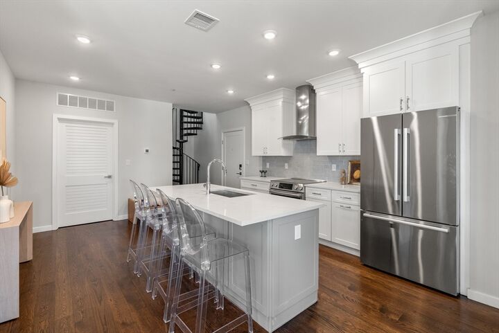 Property Photo:  267 Old Colony 605  MA 02127 