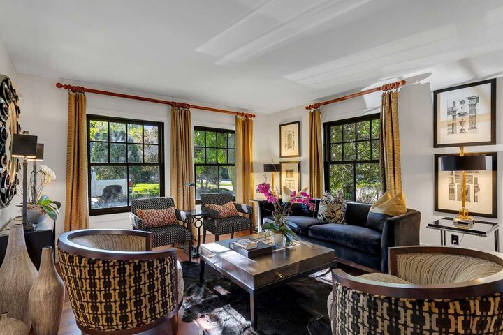 Property Photo:  239 37 Avenue SW  AB T2S 0V1 