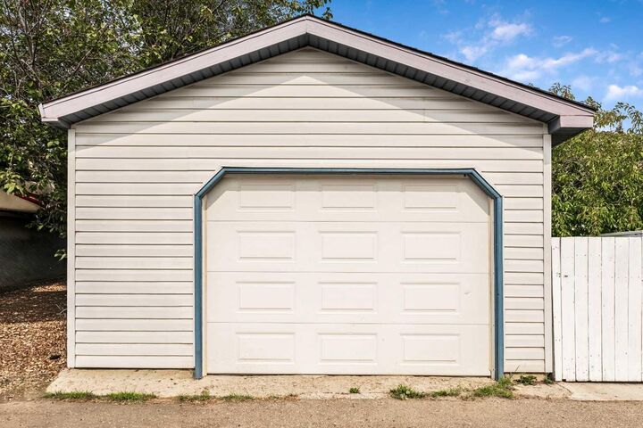 Property Photo:  8007 Laguna Way NE  AB T1T 7A4 
