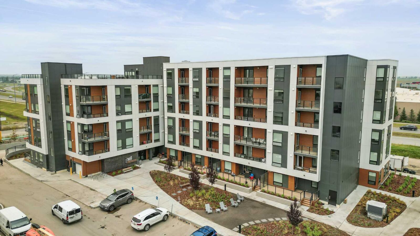 Property Photo: 8500 19 Avenue SE 1516 AB T2A 0M8