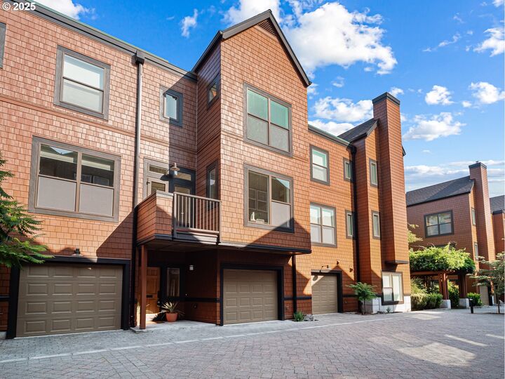 Property Photo: 716 SE 33rd Pl SE OR 97214