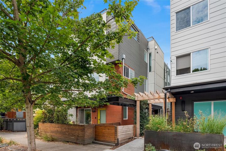 Property Photo:  1623  14th Avenue  WA 98122 