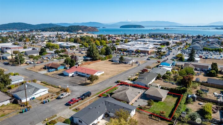 Property Photo:  1307  26th Street  WA 98221 
