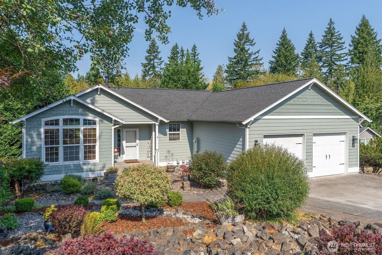 Property Photo: 1604 Tara Court WA 98626