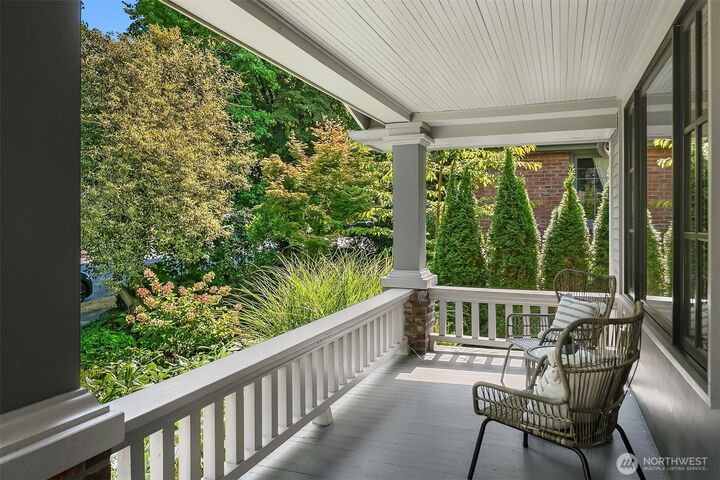 Property Photo: 2561 10th Avenue W WA 98119