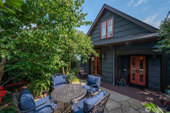 1937  6th Avenue W  Seattle WA 98119 photo